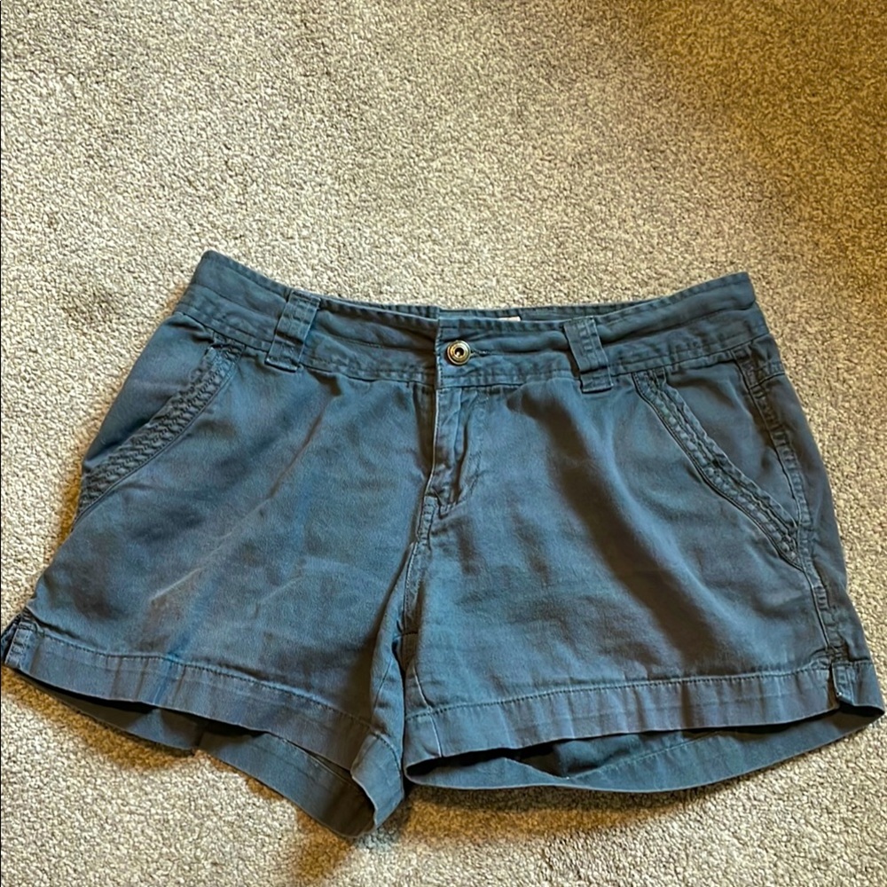 Women's evergreen short shorts